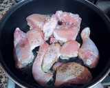 Foto del paso 3 de la receta: Pollo estofado al curry japonés casero con cebollitas dulces