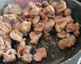 Foto del paso 2 de la receta: Mollejas en salsa de tomate