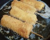 Foto langkah ke 6 dari resep Melty Cheezy Corndog.