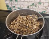 Foto langkah ke 2 dari resep Roasted Milk Tea With Grass Jelly.