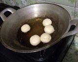 Foto langkah ke 4 dari resep Sate donat (bola donat mini).