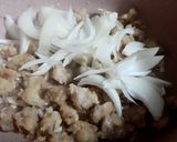 Hình bước làm 3 của món Sụn gà xào hành tây