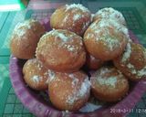 Foto langkah ke 11 dari resep Donat isi selai strawberry tabur gula.