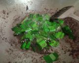 Foto langkah ke 2 dari resep Cumi kecap Kari Pandan.