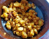 A picture of step 3 of Rasile Aloo.