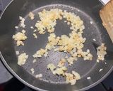 Foto del paso 3 de la receta: Macarrones a la carbonara con nata sin bacon