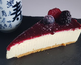 Foto del paso 7 de la receta: Tarta de queso con cobertura de frutos del bosque (Sin horno)