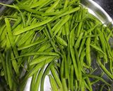 A picture of step 1 of Cluster beans dry sabji.