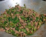 รูปขั้นตอนการทำที่ 8 ของ ผัดกระเพราหมูสับ V3 (สูตรเข้มข้น) สูตรจบ 😁😁😁