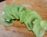 Foto del paso 2 de la receta: Ensalada de pepino con kiwi