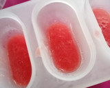 Foto del paso 1 de la receta: Polos de sandía kiwi y yogur (helado)