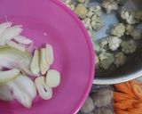 Foto langkah ke 1 dari resep Sup kembang kol.