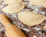 Foto del paso 3 de la receta: Empanadillas cochinilla 🐷 🍀🍀🍀