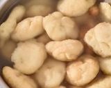 A picture of step 5 of Moong dal dahi vada.