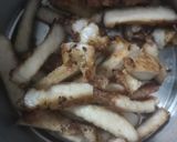 รูปขั้นตอนการทำที่ 3 ของ หมูทอด​ by. รถเมล์เ​ด็กหอ​