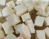 A picture of step 1 of Spinach garlic tofu.