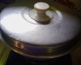 அவித்த முட்டை மற்றும் பணியார முட்டைக் குழம்பு(muttai paniyara kulambu recipe in tamil) ரெசிபி ஸ்டேப் 6 புகைப்படம்