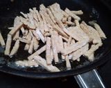 Foto langkah ke 1 dari resep Tumis T3 Tempe Teri Terong bumbu iris simple.