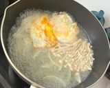 A picture of step 3 of Egg Clear Soup Noodles.