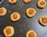 Foto del paso 4 de la receta: Pepas con dulce de leche