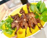 Hình bước làm 3 của món Chim cút sa tế bỏ lò