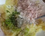 A picture of step 1 of Aaloo murgi ke kabab.