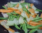 Hình bước làm 2 của món Rau củ thập cẩm xào tôm