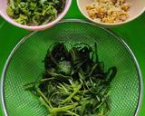 Foto langkah ke 1 dari resep Mie Kangkung Bakso.