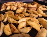 Foto del paso 1 de la receta: Papas al horno con salsa de queso 🧀🥔