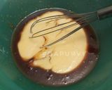 Foto langkah ke 4 dari resep Swirl Banana Cake Tanpa Mixer.