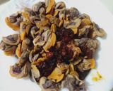Hình bước làm 1 của món Sò Huyết Xào Bơ Tỏi Sa Tế