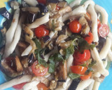 Foto del paso 6 de la receta: Fideos al"fierrito"de sémola sin huevo con verduras salteadas🍝🍳🌾🍆🍅