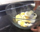 A picture of step 5 of Egg-cheese salad in bread cups.
