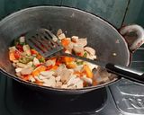 Foto langkah ke 5 dari resep Bihun goreng singapura warna warni.
