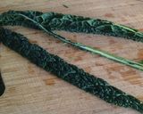 Foto del passaggio 3 della ricetta Zuppa di pesce con fregola sarda, cavolo nero e datterini gialli