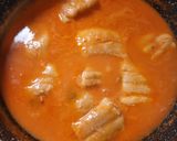 Foto del paso 4 de la receta: Filetes de merluza en salsa de pimientos de piquillo con huevo