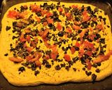 Foto del paso 4 de la receta: Focaccia de aceitunas negras y tomate