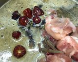 A picture of step 2 of Chicken yakhni pulao.