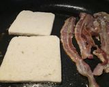 A picture of step 1 of Fried egg and bacon sarnie.