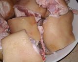 Körömpörkölt sertéscombbal megspékelve recept fázis 1 fotója