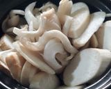 Hình bước làm 3 của món Nấm kho lá quế