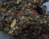 Foto langkah ke 3 dari resep Tumis Kerang Kecap.