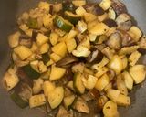Foto del passaggio 3 della ricetta Torta salata melanzane zucchine e patate