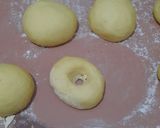 Foto langkah ke 8 dari resep Donat bedak simple.