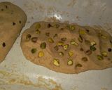 Foto del paso 2 de la receta: Crumbl cookies con chips y pistachos