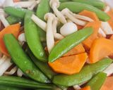 A picture of step 3 of Stir-Fried Mixed Vegetables (Clean).