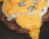A picture of step 2 of Cheesy burger.