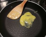 صورة لخطوة 1 من وصفة طريقة مختلفة للبيض المقلي 🍳