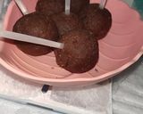 A picture of step 3 of Bread chocolate lollypop.