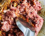 รูปขั้นตอนการทำที่ 4 ของ กะเพราหมูสับ+เนื้อสับผัดแห้ง เผ็ดร้อน 🔥🌶